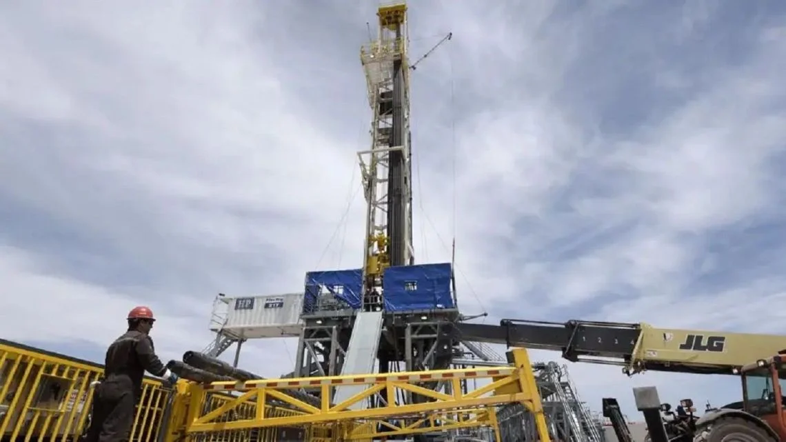 El análisis del impacto del precio del petróleo en proyectos locales en Neuquén