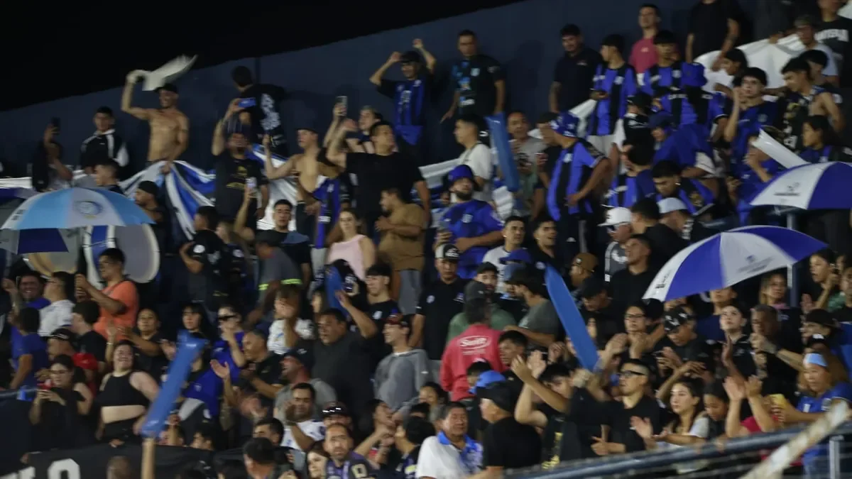 El apoyo masivo de los hinchas a Deportivo Rincón en su duelo contra San Lorenzo