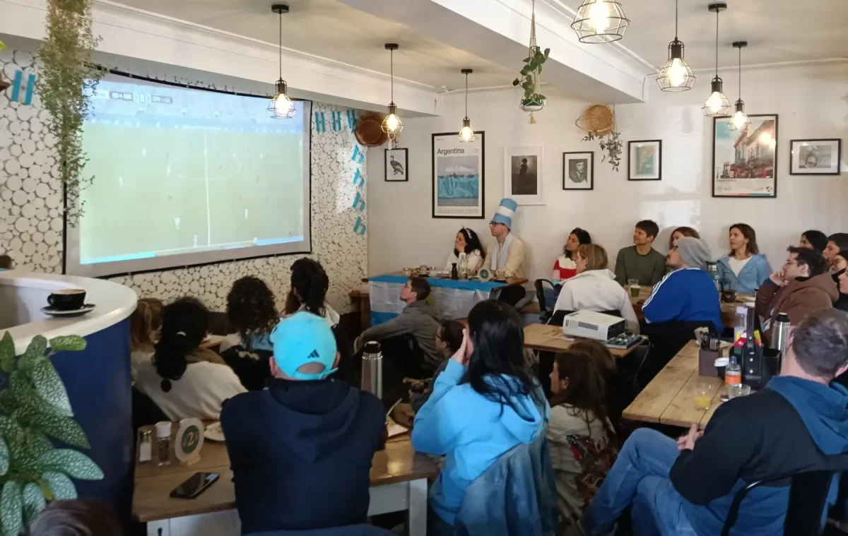 El argentino que lleva el asado a Nueva Zelanda y celebra a la Selección en Wellington