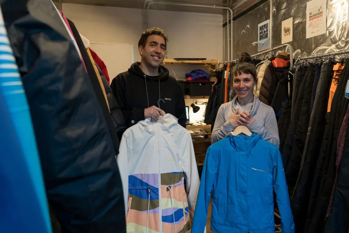 El auge del consumo sostenible: la ropa de montaña gana terreno en Bariloche