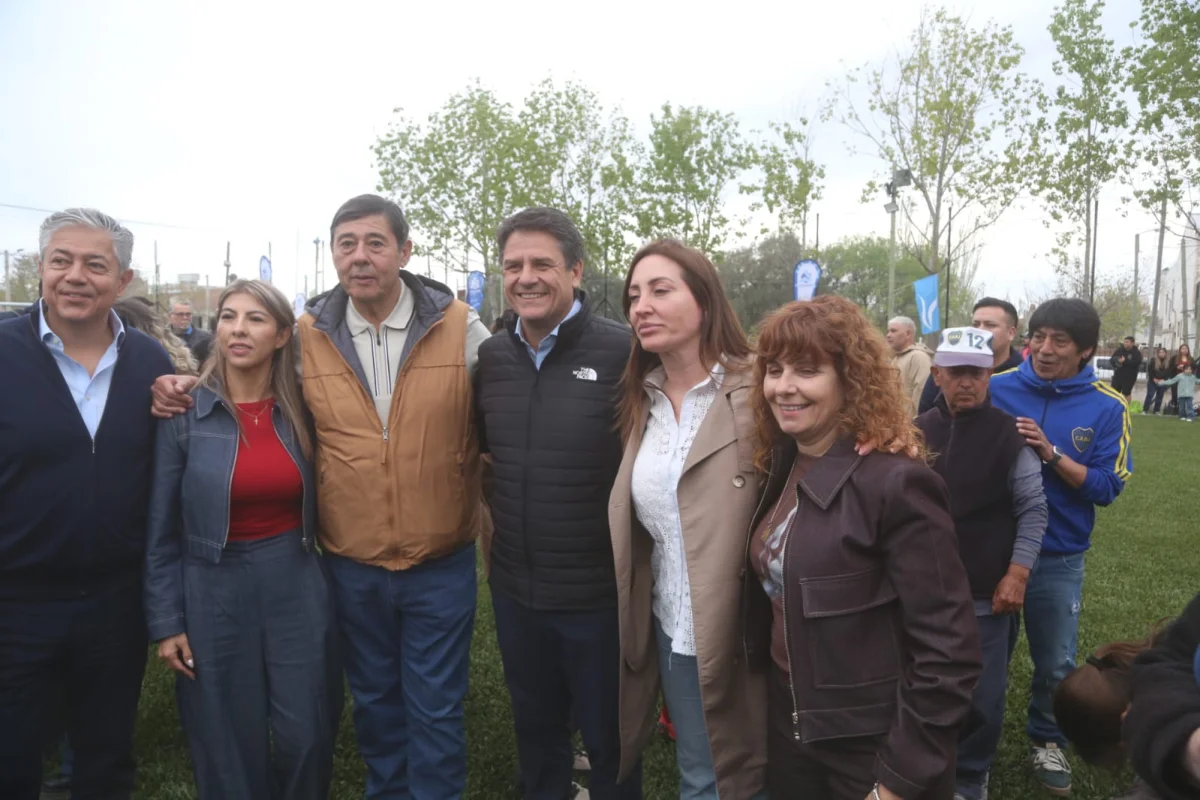 El barrio El Progreso celebra la inauguración de una nueva cancha de césped sintético