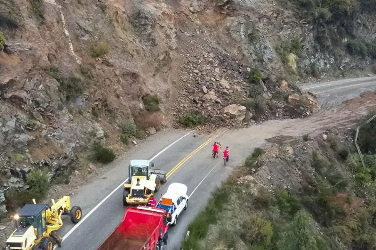El corte en Siete Lagos afecta el acceso a excursiones desde Bariloche