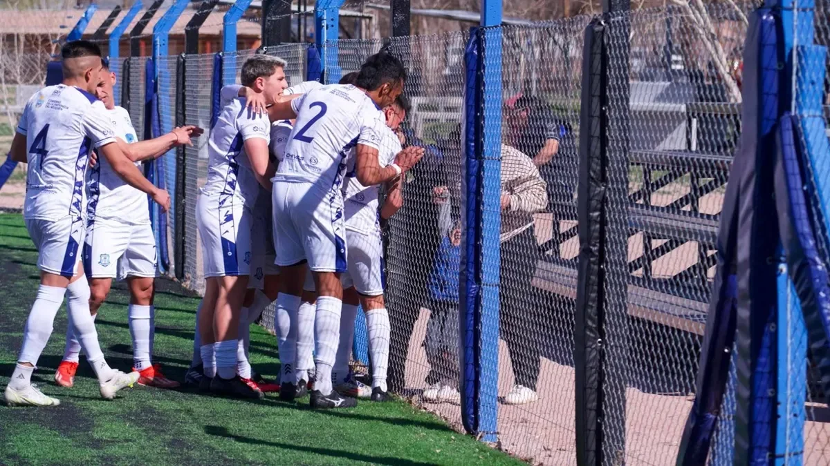 El emotivo festejo del capitán de Deportivo Rincón tras un golazo impresionante