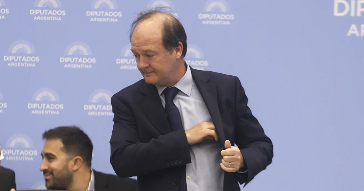 El gobierno argentino enfrenta costos elevados por importar electricidad de Uruguay