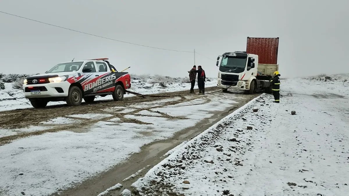 El mal tiempo provoca complicaciones en Vaca Muerta y afecta el tránsito en el norte