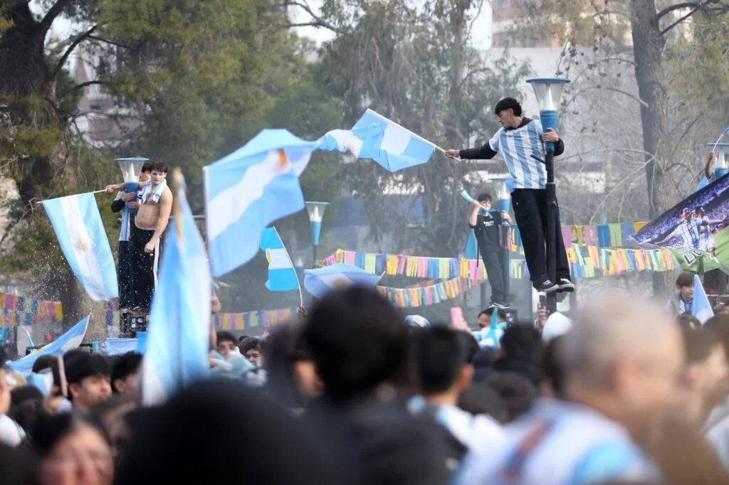 El Monumento se llena de energía en el desahogo neuquino