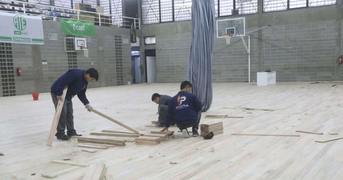 El polideportivo de Provincias Unidas contará con un piso de parqué de calidad internacional