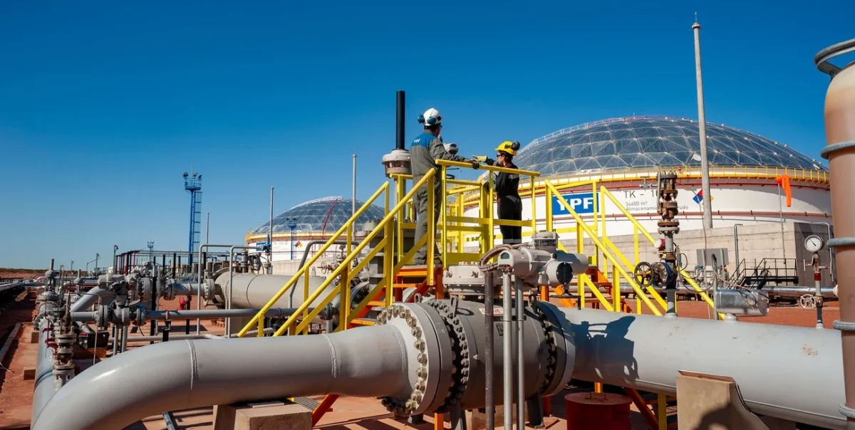 Empresas de Santa Fe se suman al viaje de Pullaro a Vaca Muerta para explorar oportunidades