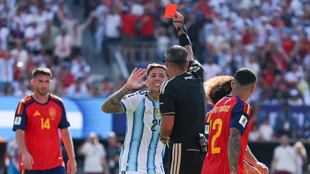 Enzo Fernández se expresa con emoción tras su expulsión en la final