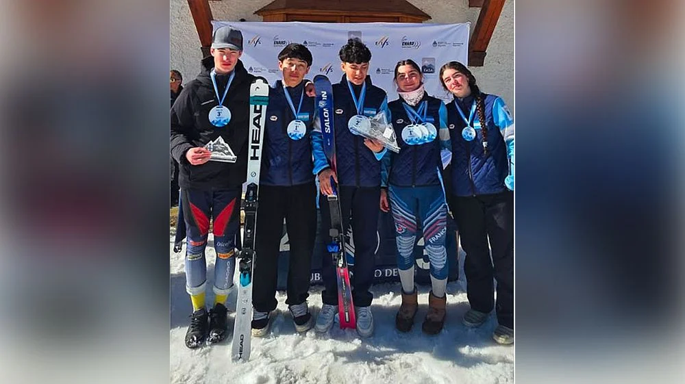 Esquiadores fueguinos destacan en competencia de Bariloche