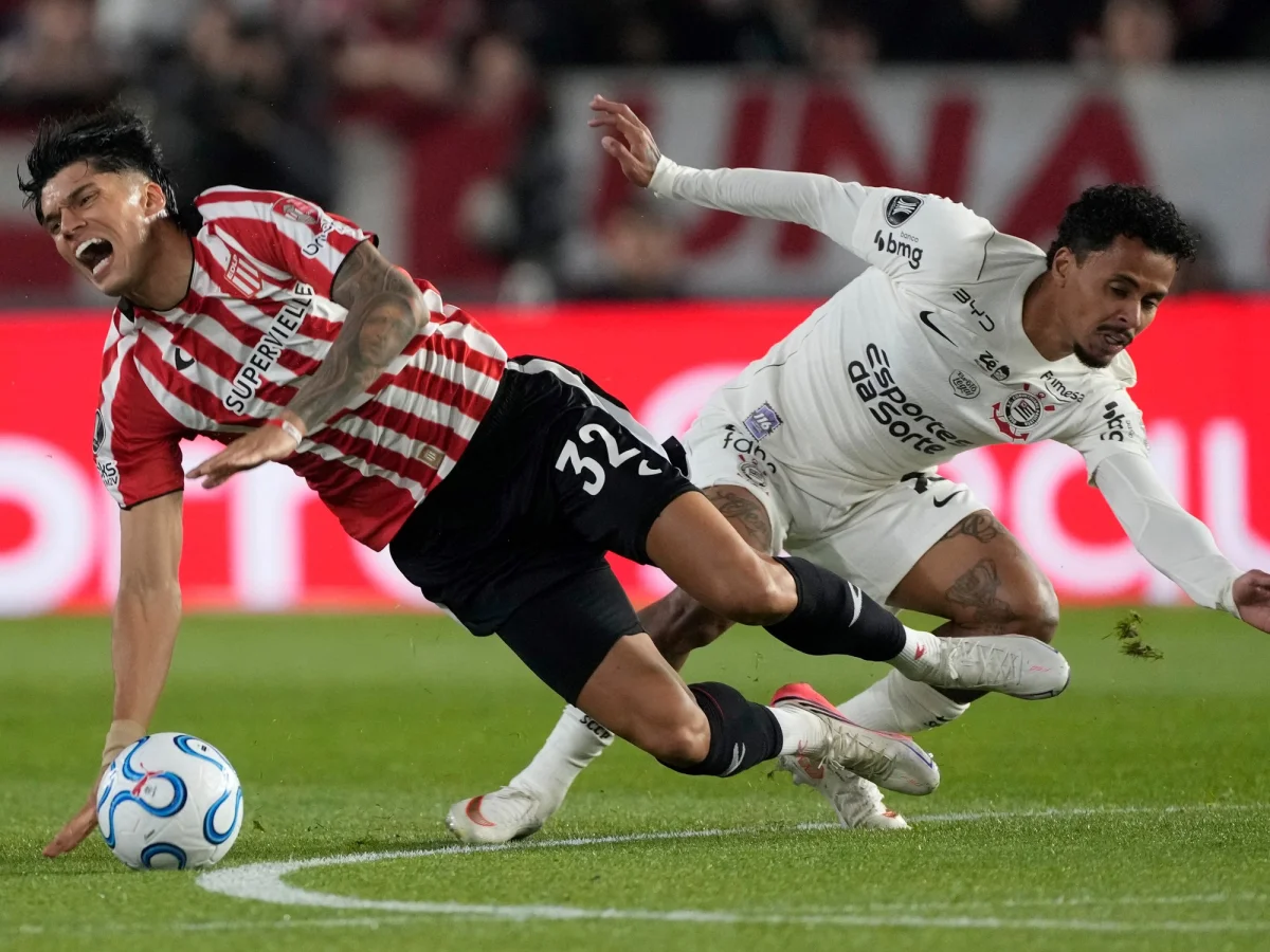 Estudiantes busca revertir el empate en Brasil para avanzar en la copa
