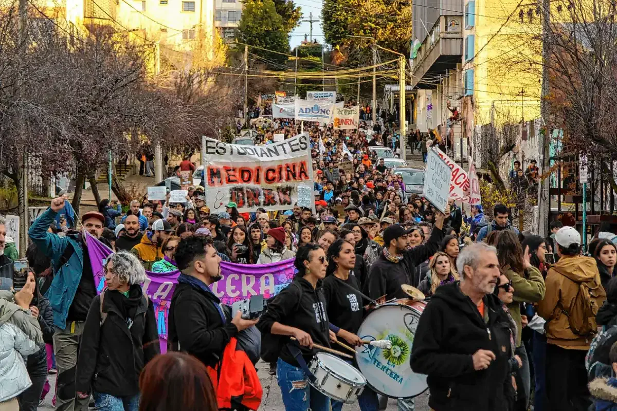 Estudiantes de Neuquén se movilizan en apoyo a la Marcha Federal Universitaria