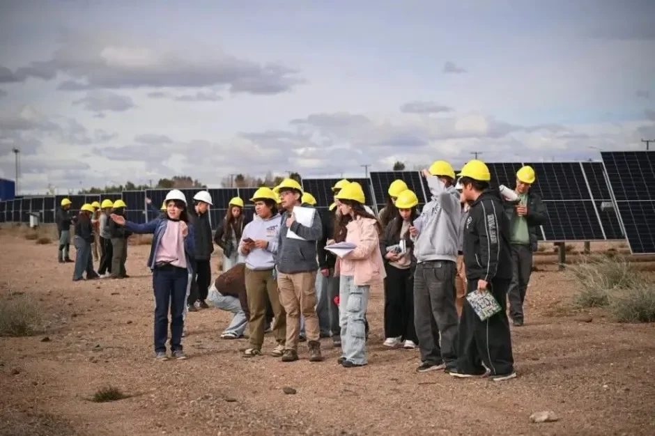 Estudiantes de San Martín de los Andes conocen el Parque Solar de Cutral Có