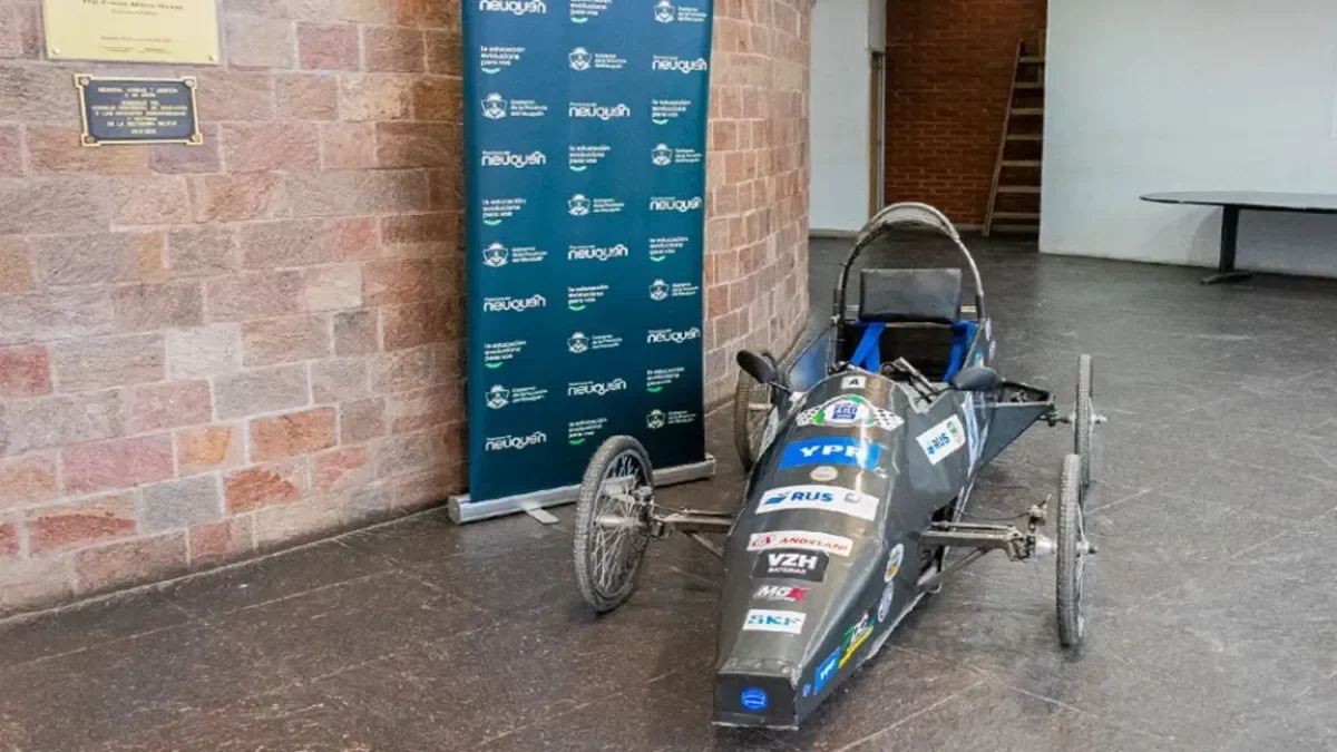 Estudiantes neuquinos se enfrentan al reto de construir autos eléctricos en la Fórmula Lanín