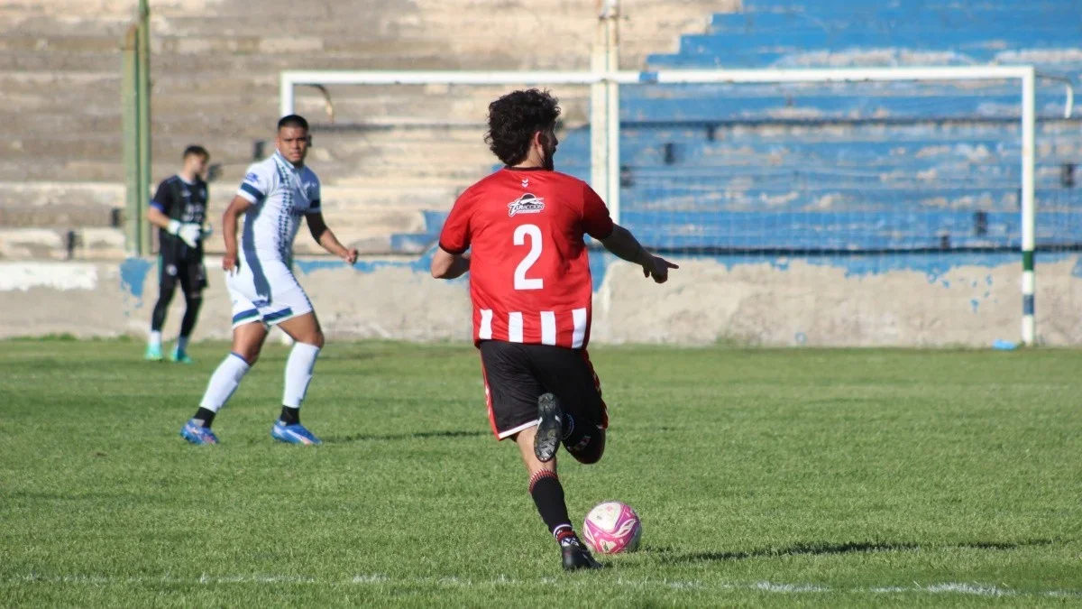 Estudiantes rescata un valioso empate en un partido decisivo en Neuquén