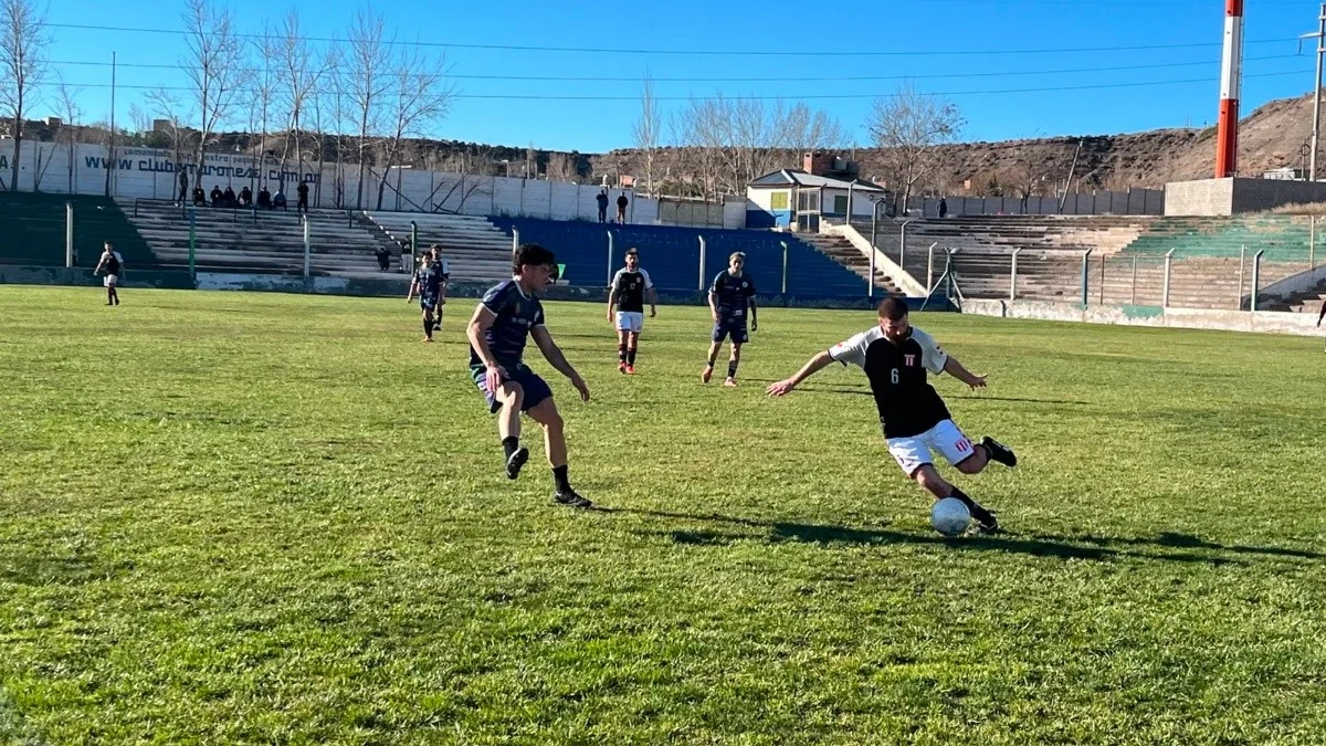 Estudiantes Unidos suma un punto en un disputado partido en Neuquén