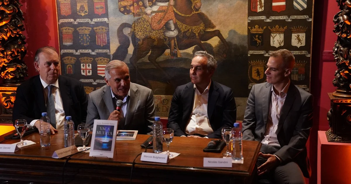 Éxito en la presentación del libro sobre Vaca Muerta de Jorge Augusto Sapag