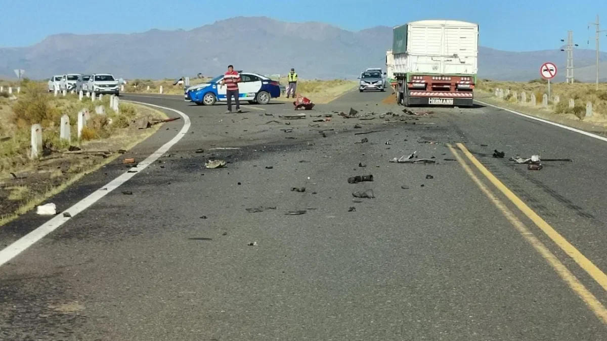 Fatal accidente en la ruta 242 cerca de Las Lajas deja dos víctimas fatales