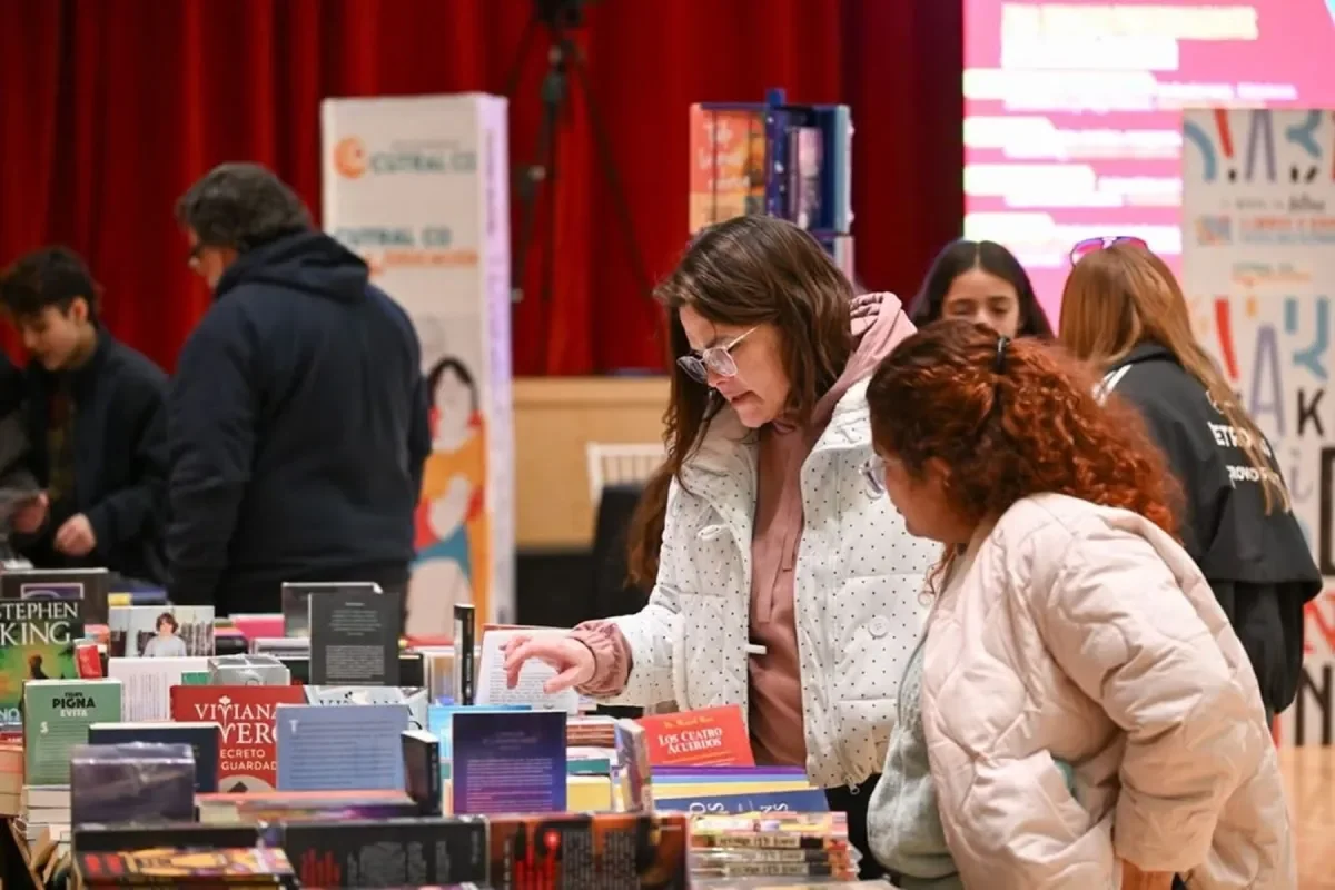 Felipe Pigna presenta su obra en la Feria del Libro de Cutral Có
