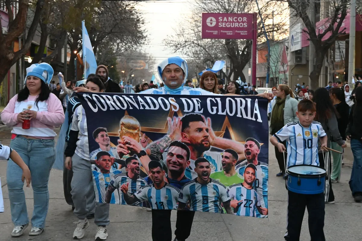 Festejos masivos en Neuquén por el triunfo de Argentina: ¡una celebración inolvidable!
