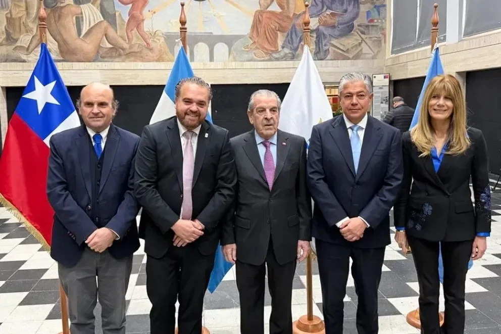 Figueroa promociona Neuquén en Chile y anticipa obras en el paso Pichachén para 2027