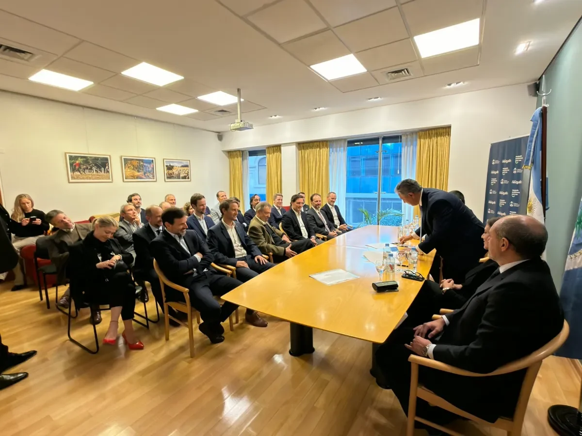 Figueroa y petroleras acuerdan financiamiento para obras de asfalto en Vaca Muerta