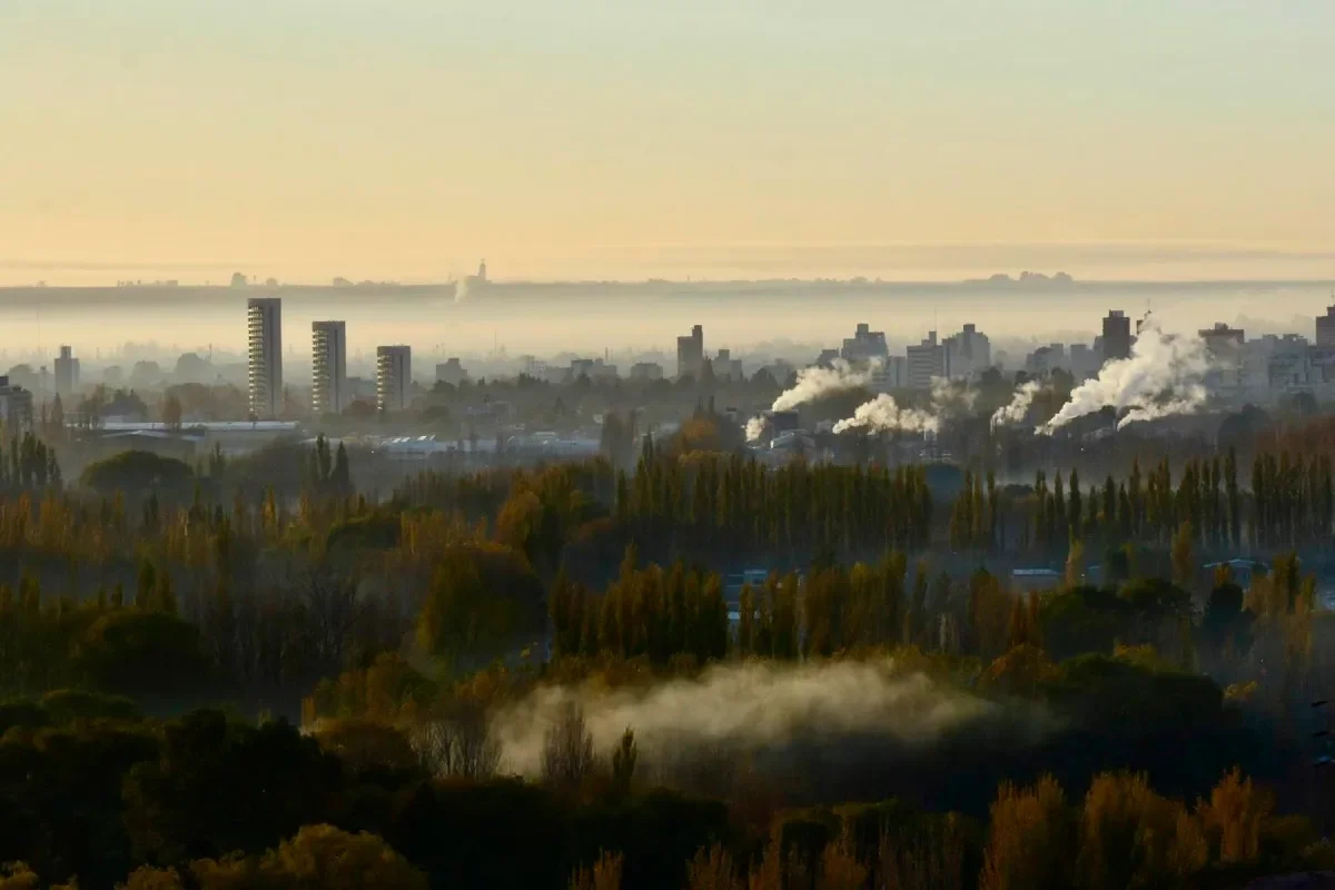 Frío intenso y viento leve marcan el final del último domingo de junio en Neuquén
