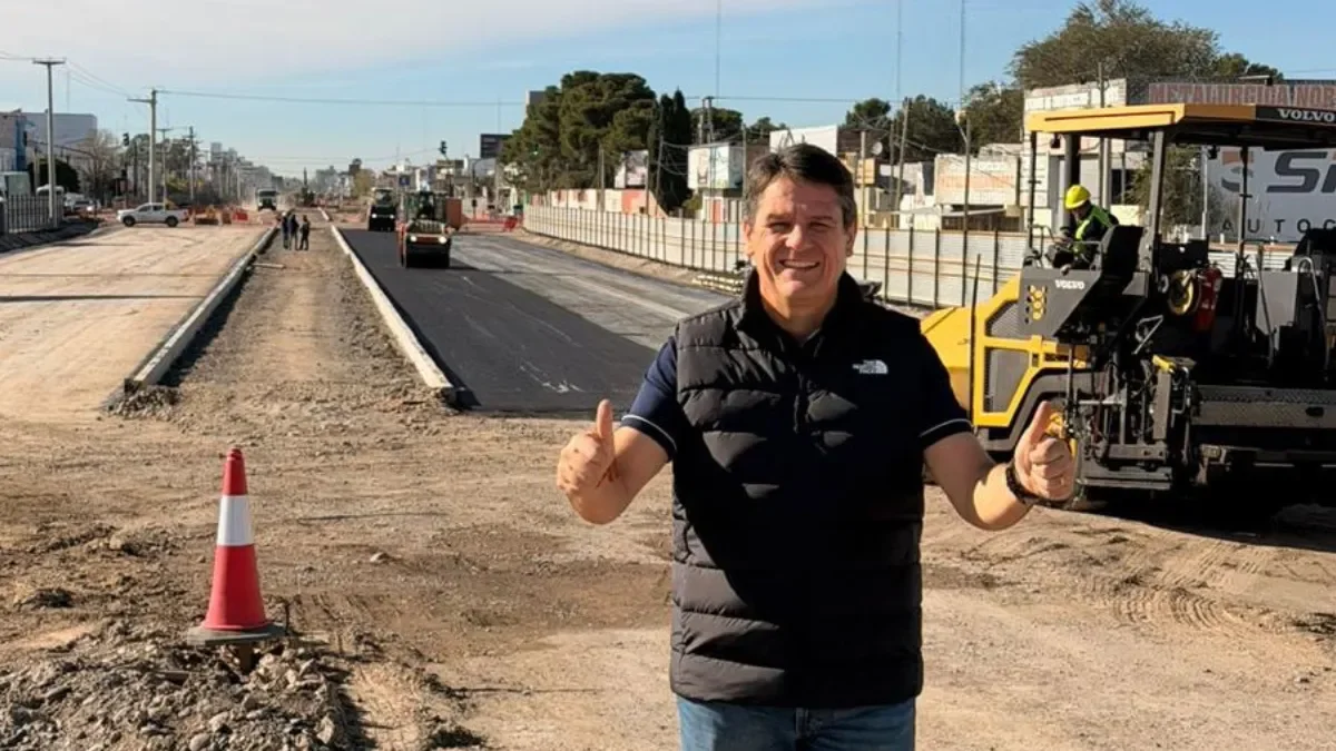 Gaido da inicio al asfalto de la Gran Avenida, una obra esperada por años en Neuquén