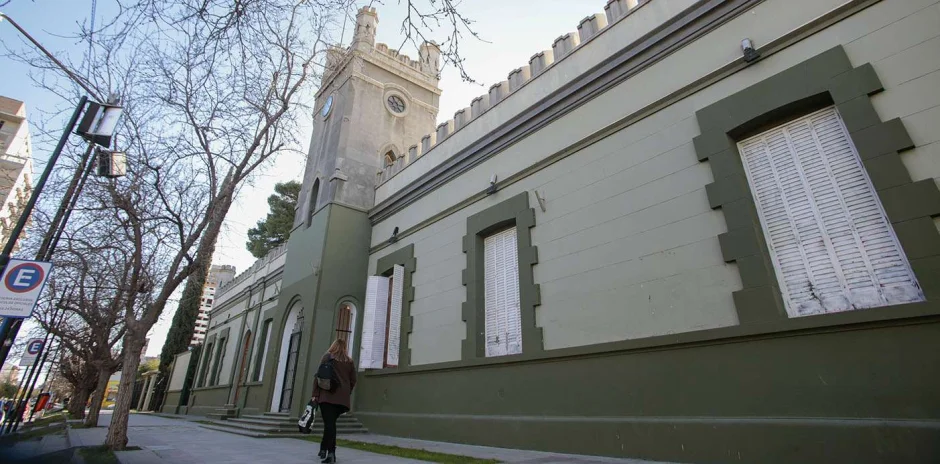 Gobierno de Neuquén inicia negociaciones salariales cruciales con sindicatos este lunes