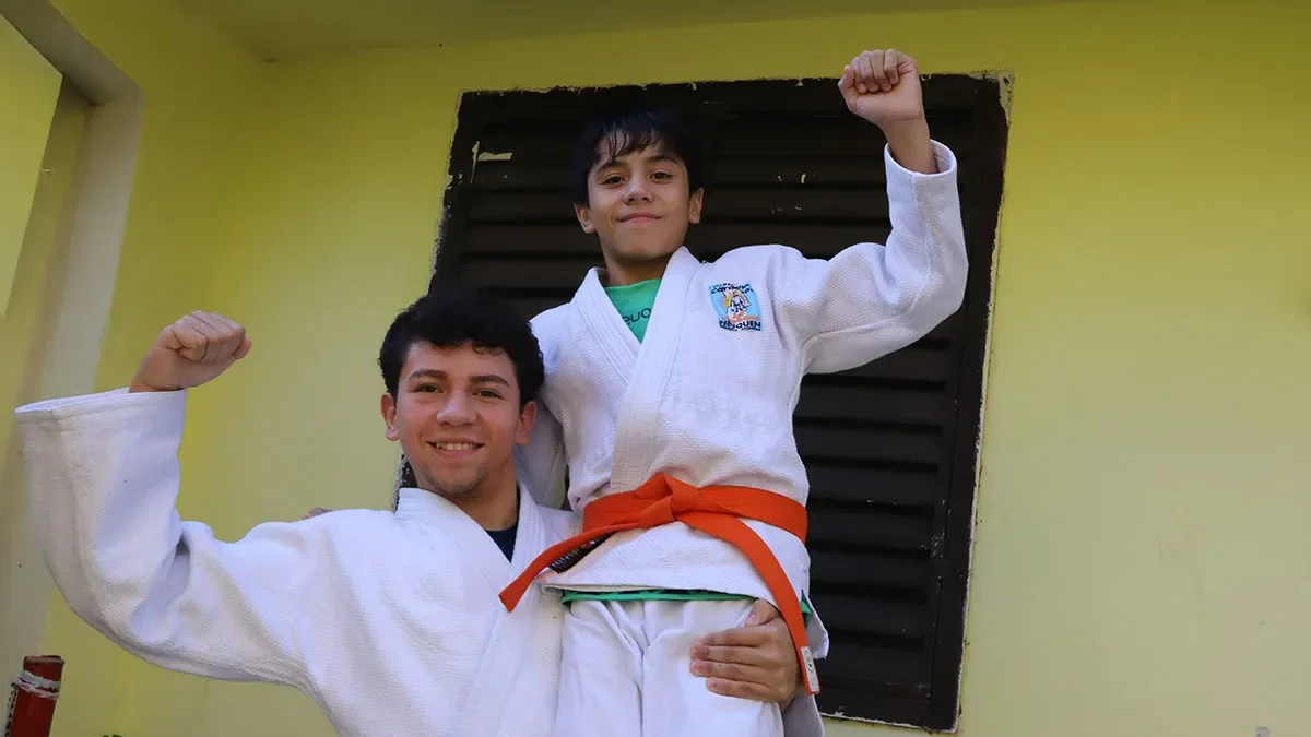 Hermanos judocas renuncian a viaje de egresados para perseguir sueño olímpico y buscan apoyo