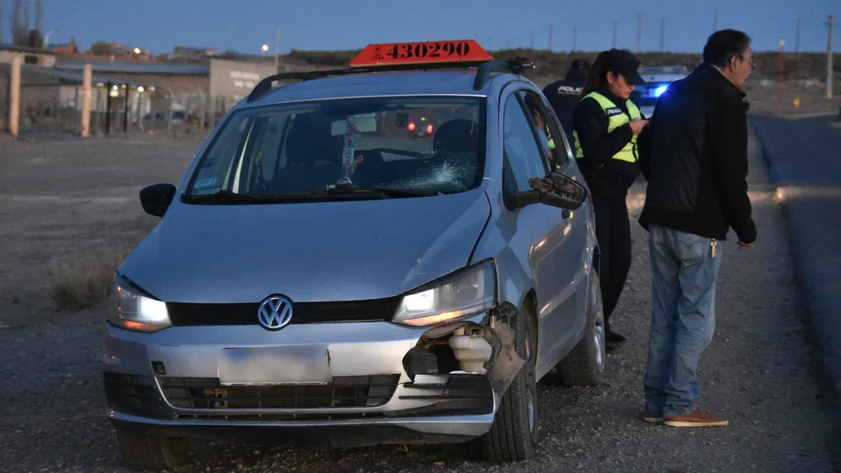 Hombre hospitalizado tras ser atropellado por un taxi en el centro de Zapala