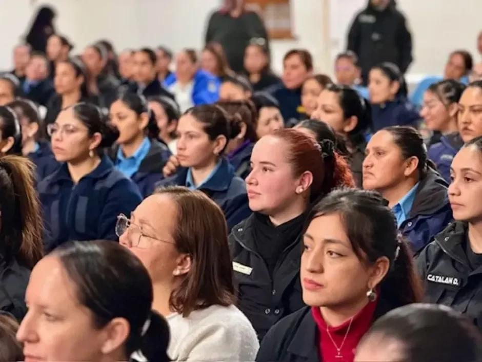 Homenaje a más de 250 mujeres policías en Plottier: un reconocimiento a su labor
