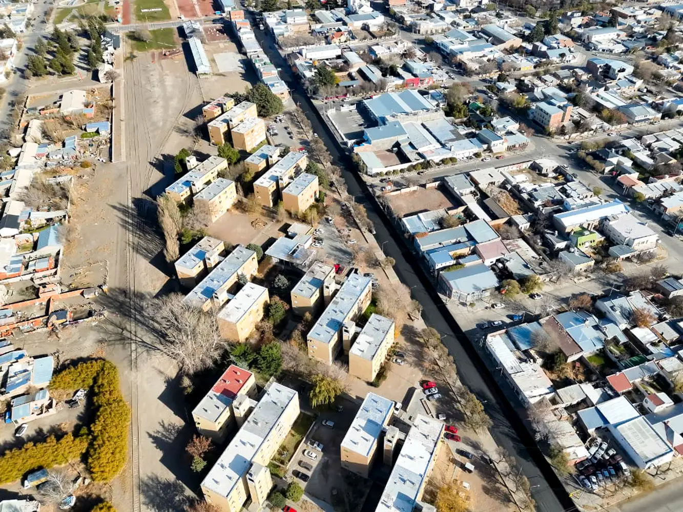 Vecinos recuperan una arteria céntrica renovada tras más de 40 años de deterioro