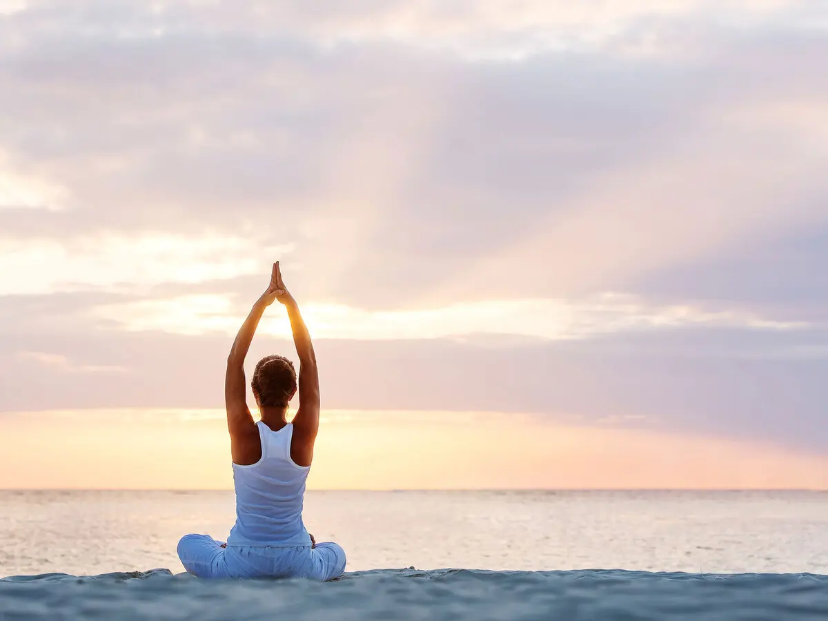 Cientos de personas se reúnen en Paraguay para conmemorar el Día Internacional del Yoga