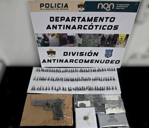 Desmantelan un depósito de drogas y armas en Neuquén tras robo de vehículo