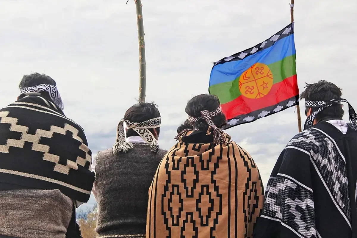 Imputan a 12 mapuches por bloquear cantera en Vaca Muerta y generan tensión en la región