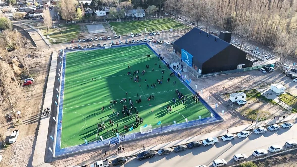 Inauguran cancha de hockey de 1.500 metros cuadrados en Neuquén Este