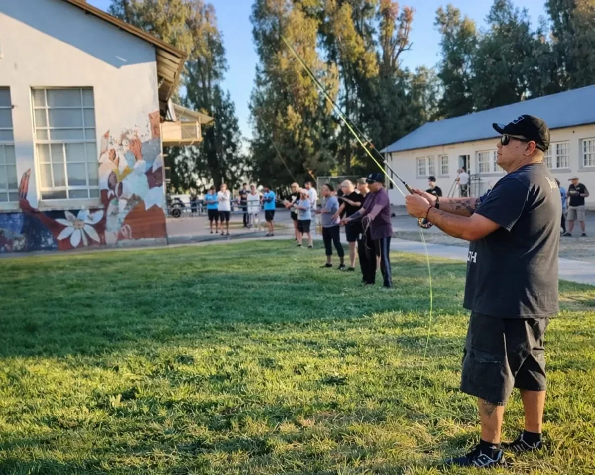 Inauguran escuela en Neuquén para fomentar la pesca con mosca en nuevas generaciones