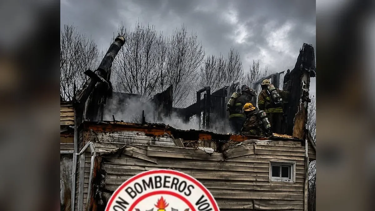Incendio obliga al derrumbe parcial de una vivienda en la zona afectada
