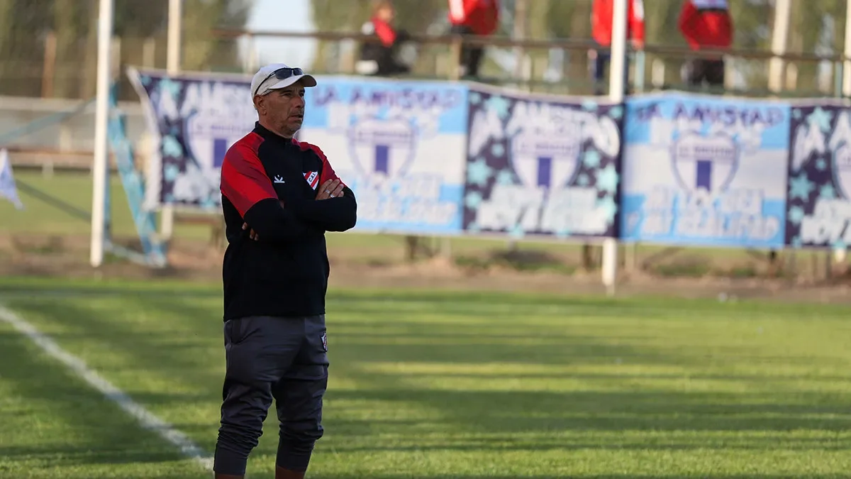 Independiente de Neuquén presenta a su nuevo director técnico tras la partida de Coronel