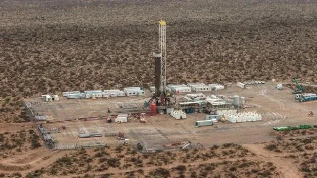 Inicia perforación estratégica en Vaca Muerta con inversión de USD 100 millones
