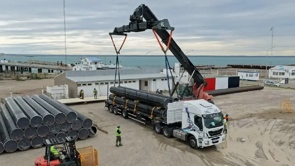 Inician obras de traslado de caños para el gasoducto San Matías en la región