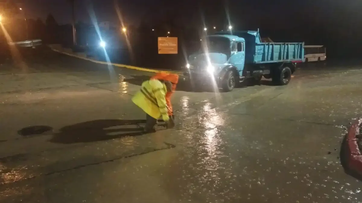 Intensas lluvias en Bariloche: cuadrillas trabajan para mitigar el impacto en la ciudad