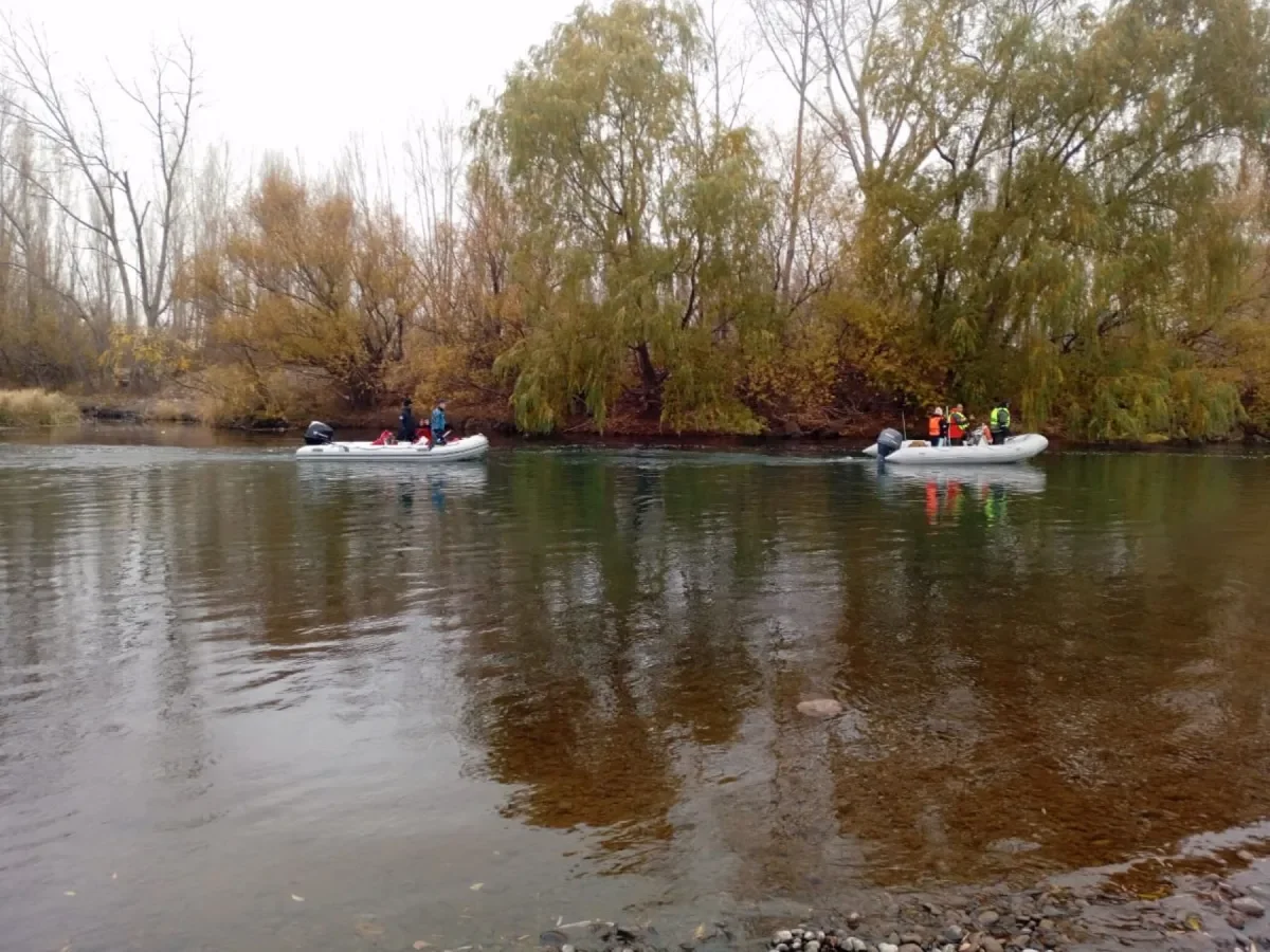 Intenso operativo de búsqueda en Neuquén por joven desaparecido en el río tras un robo