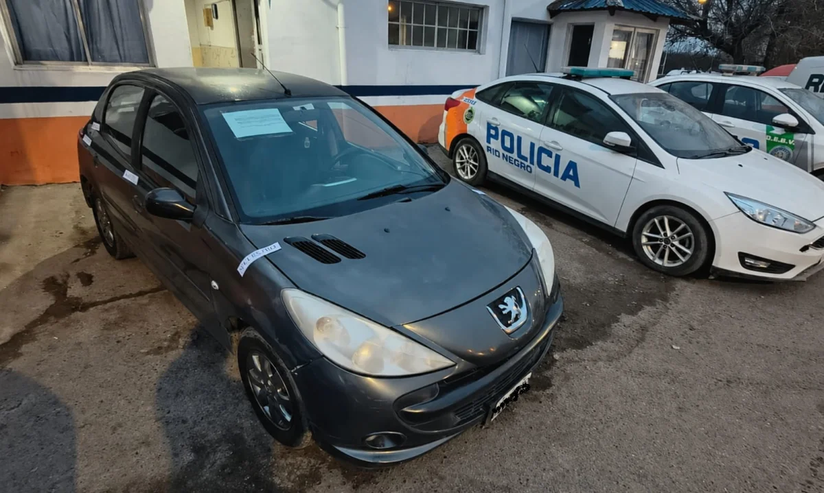 Interceptan vehículo con pedido de secuestro en Cipolletti, cerca de Neuquén