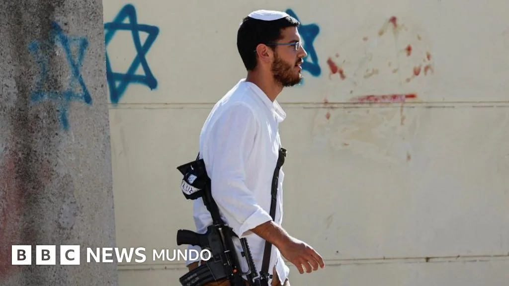 Israel ignora condenas y permite el retorno de colonos a asentamiento evacuado en Cisjordania