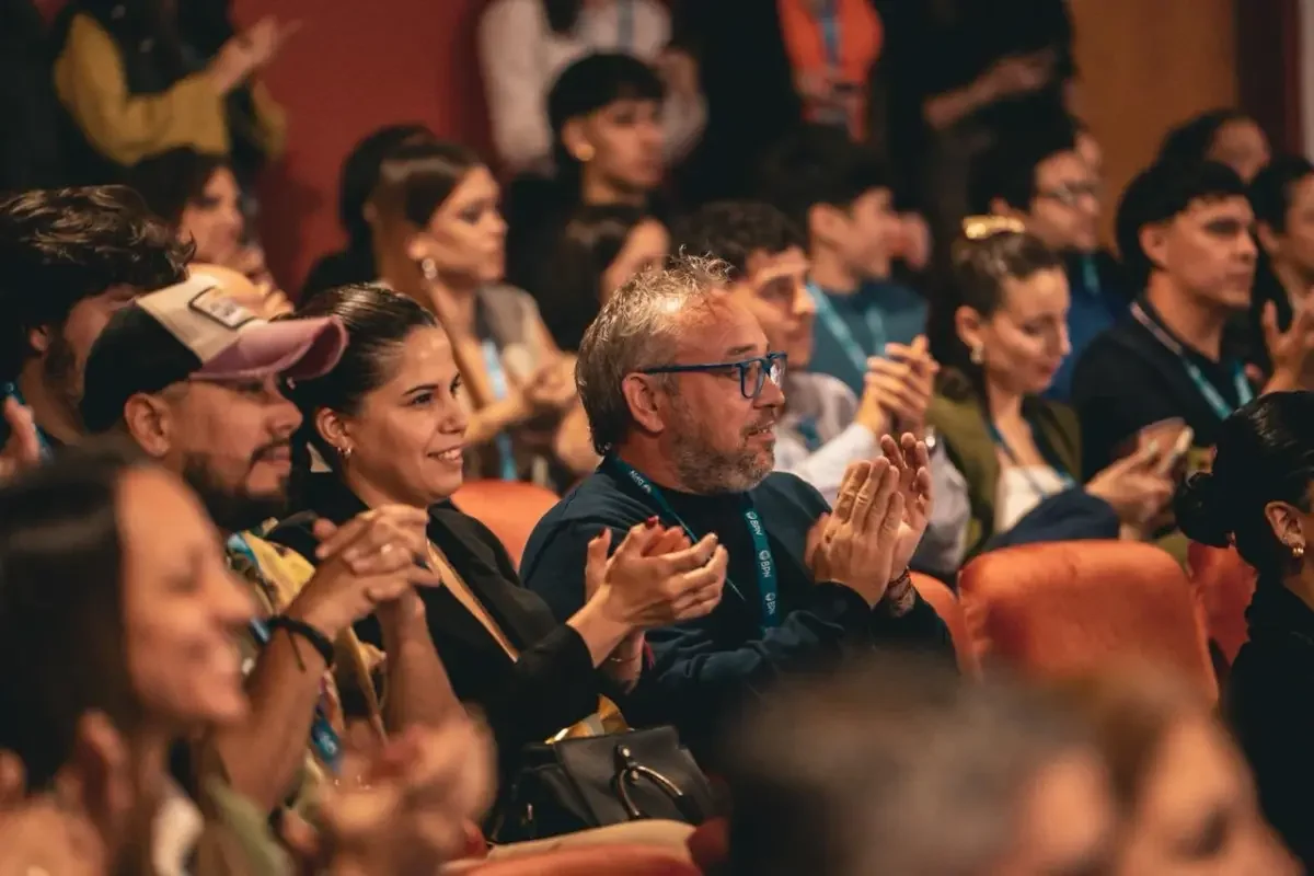 Jóvenes de Bariloche participan en un evento sobre inteligencia artificial e innovación
