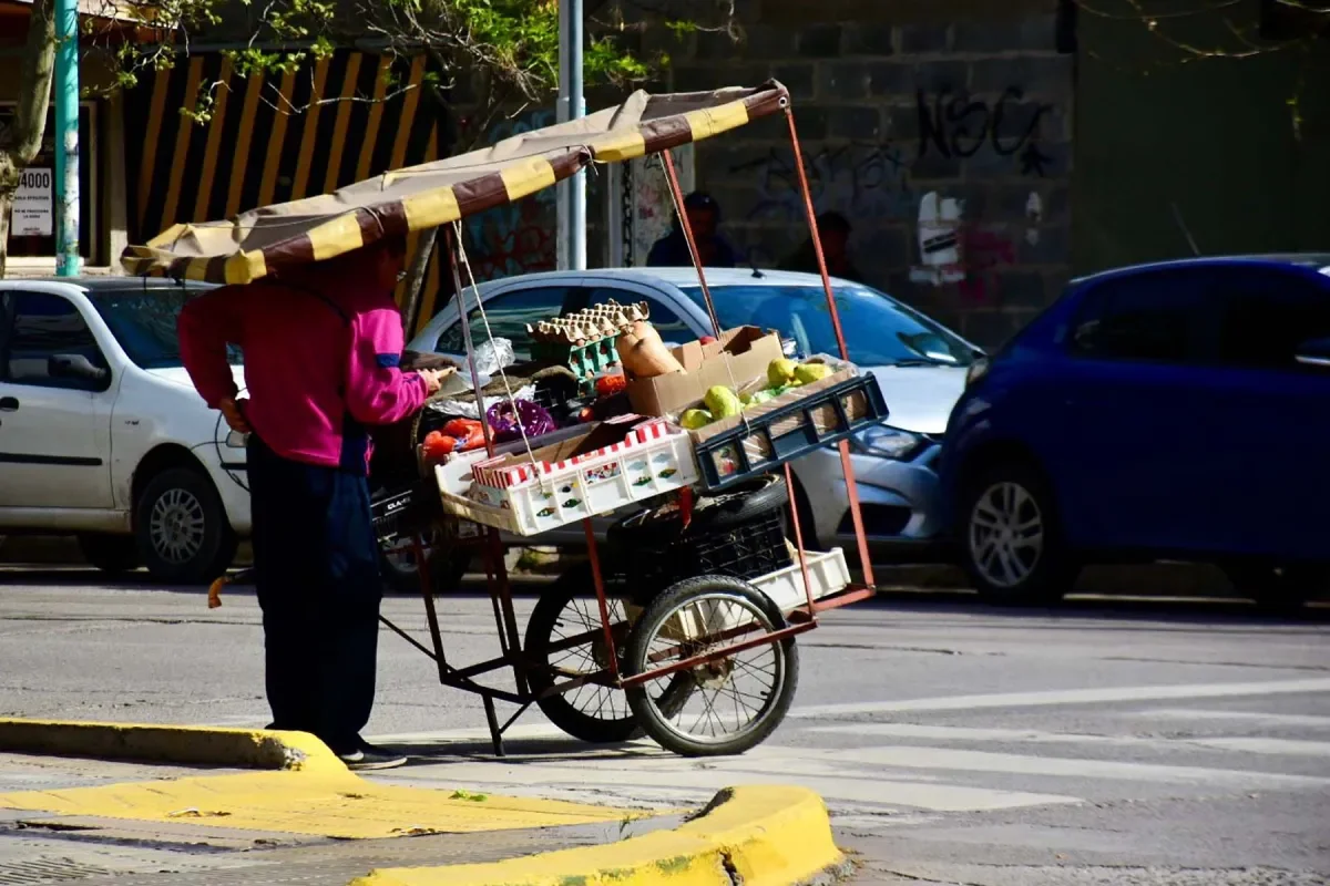 La economía informal busca reconocimiento y espacios en la ciudad de Neuquén