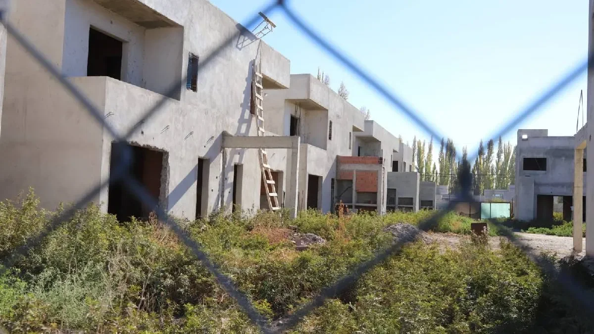 La lucha de una mujer por el departamento pagado: su pareja falleció esperando la entrega