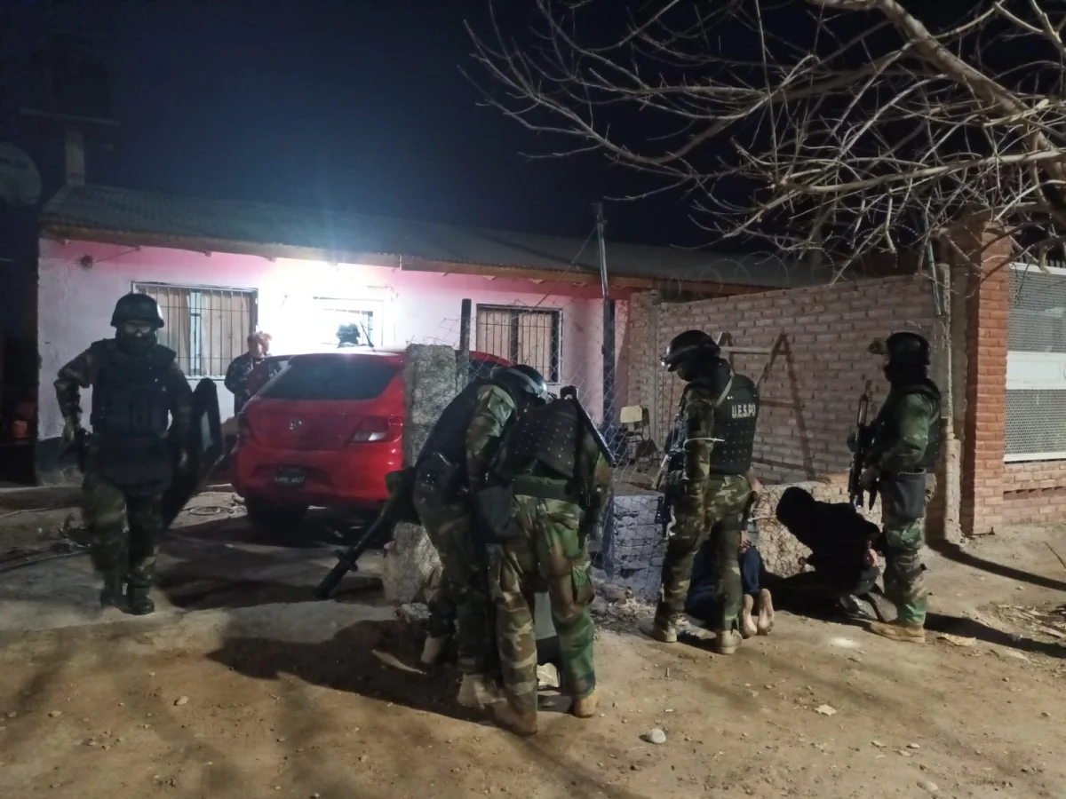 La policía rionegrina desarticula banda de ladrones tras allanamiento en Neuquén